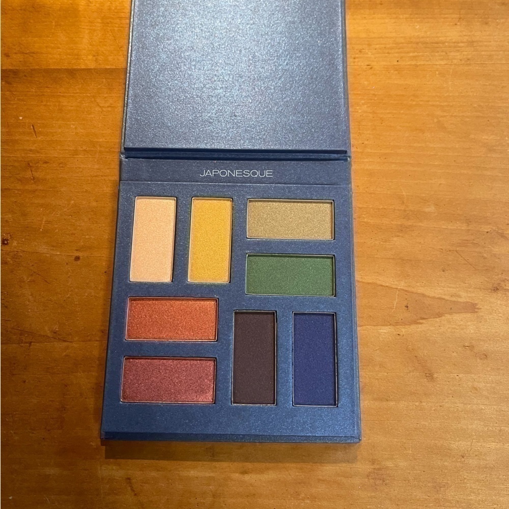 New JAPONESQUE CREATE BEAUTY Velvet Touch METALS eyeshadow palette